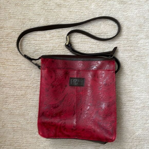 Relic Red Paisley Embossed Vegan Leather Handbag Crossbody - Picture 1 of 9